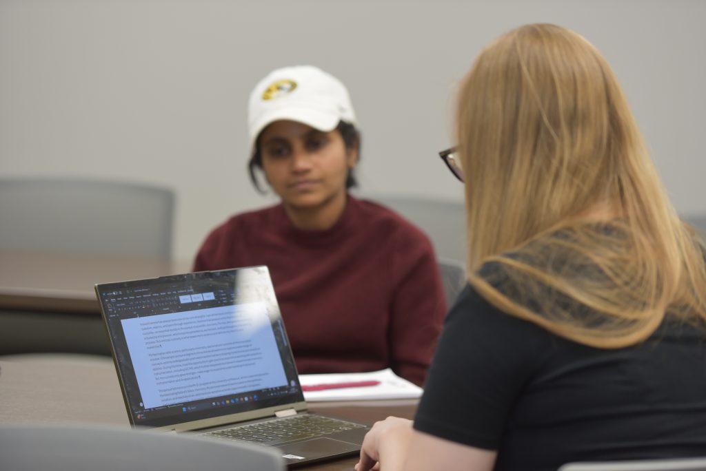 Laura Roesch works with grad student on her cover letter.
