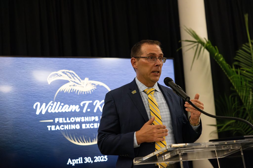 Provost Martens speaking at the 2025 Kemper Fellows awards ceremony