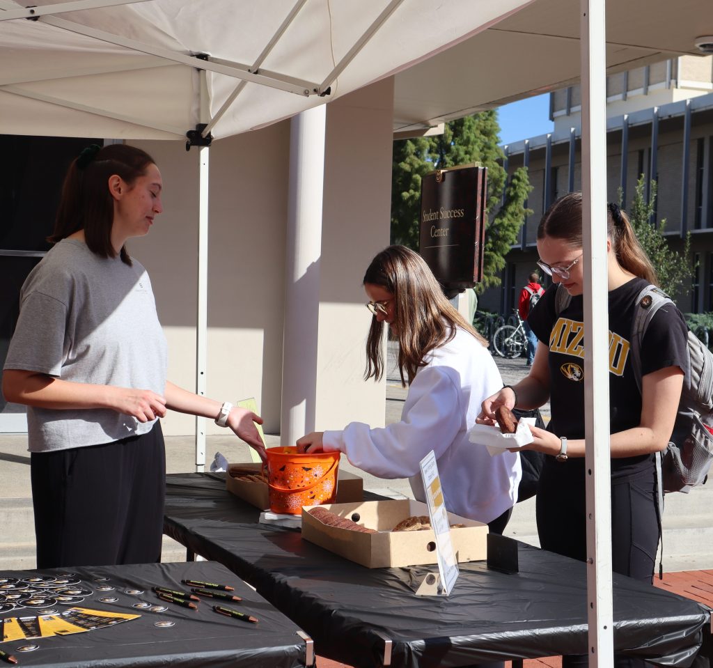 Students get donuts and coffee at the Week of Writing Kickoff event