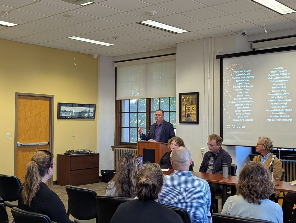 Provost Martens congratulated all of the faculty authors in attendance at the panel. 